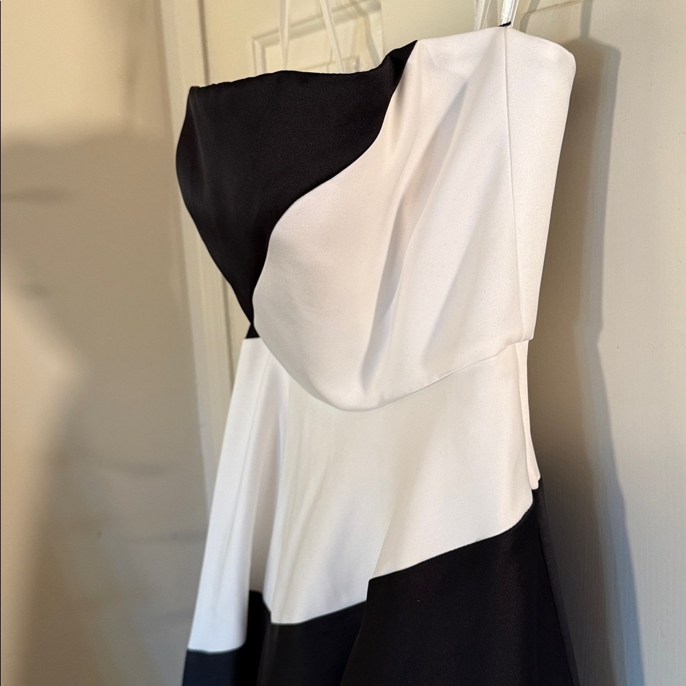 MAC DUGGAL
Black and White Striped Satin Strapless Ball Gown Anthropologie - Picture 5 of 14
